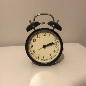 Alarm clock. Works with batteries.